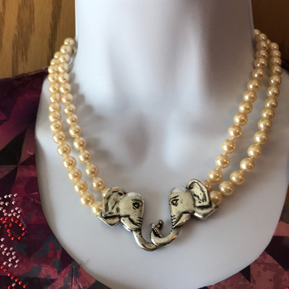 Good luck faux pearl elephant necklace
